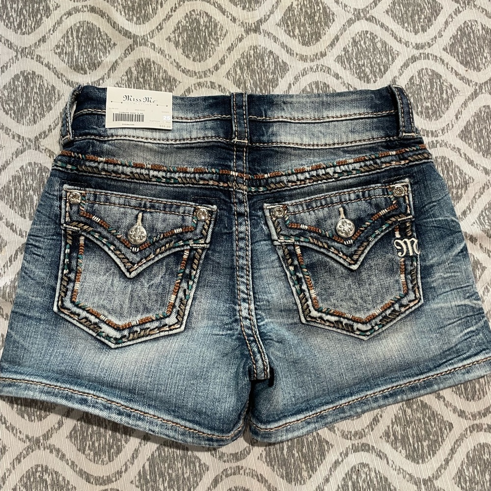 NWT Miss Me mid-rise shorts 
Size 25